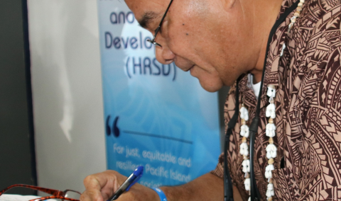 Governor of Kosrae signing official documents
